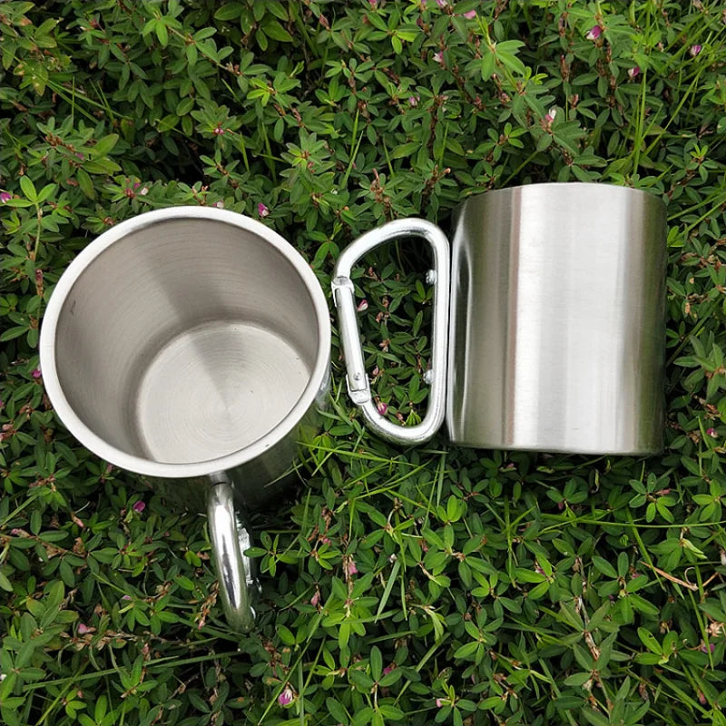 Taza camping acero con mosquetón
