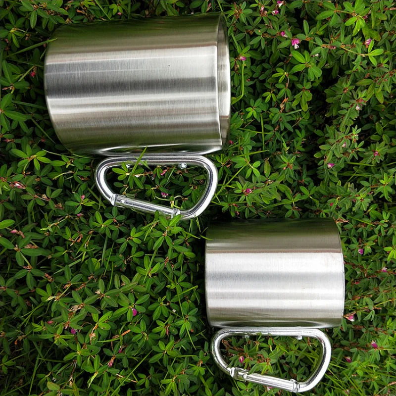 Taza camping acero con mosquetón